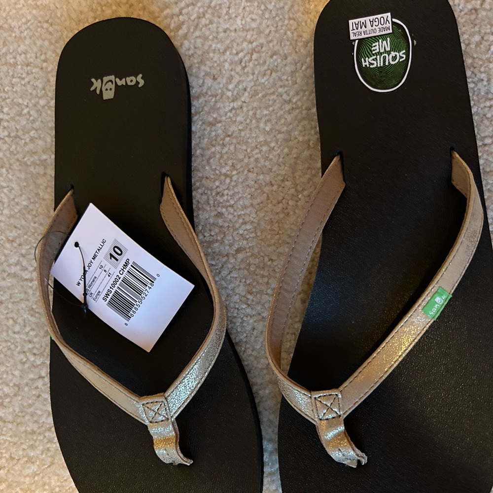 Sanyo Women’s Yoga Joy Flip Flops, Size 10 (Two Pr Silver;Two Pr Gold) $20 Each